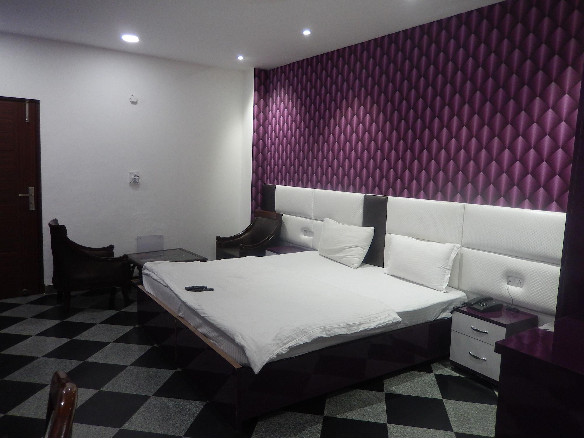 A New Delhi Hotel Orchid Garden Bagian luar foto