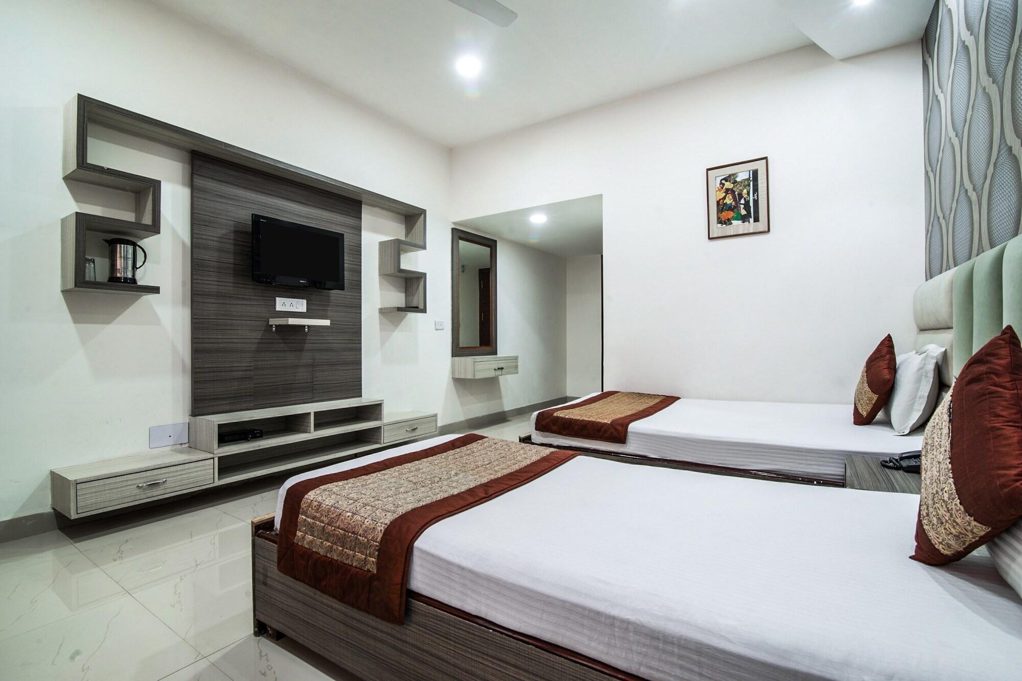 A New Delhi Hotel Orchid Garden Bagian luar foto