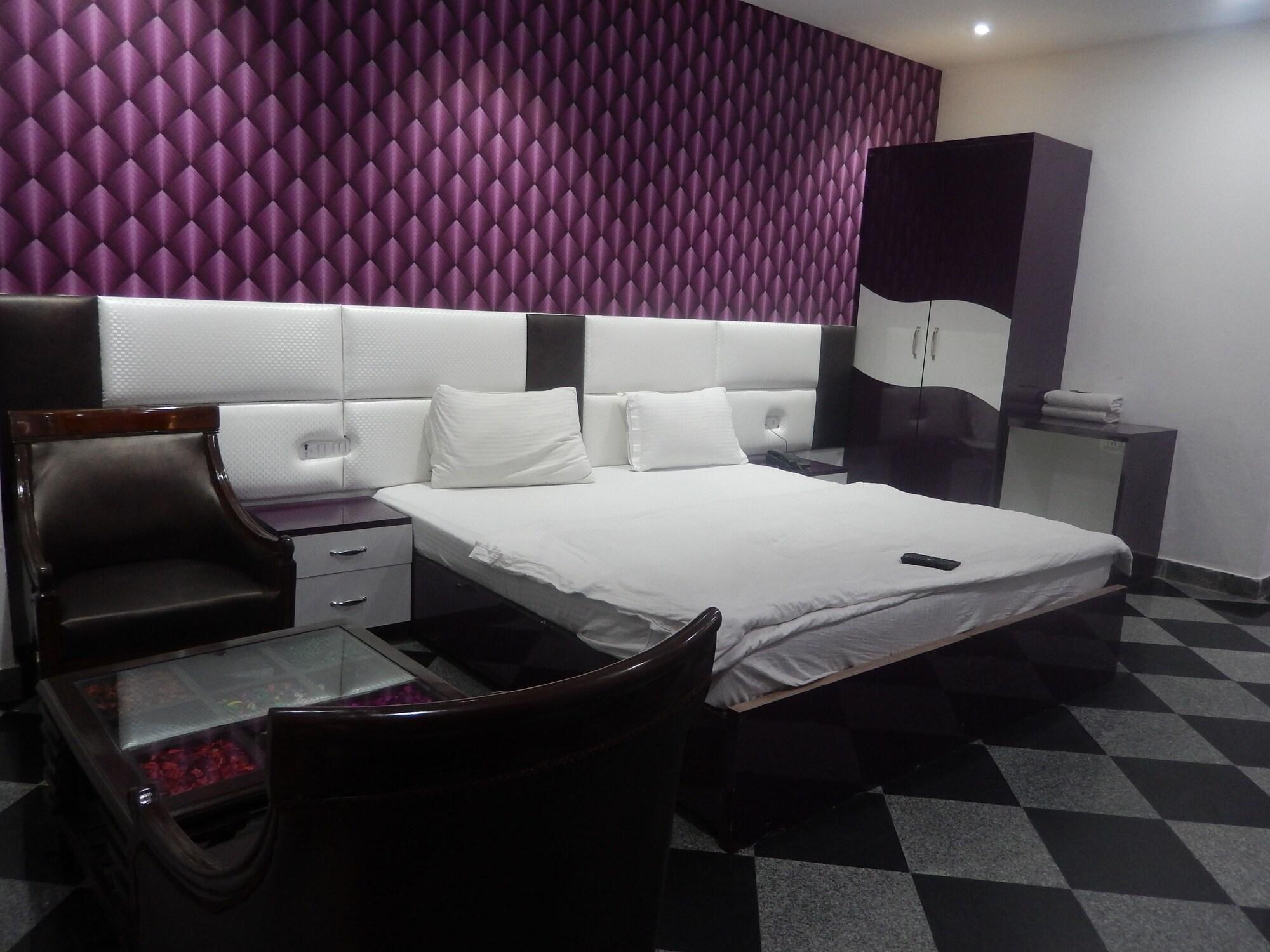 A New Delhi Hotel Orchid Garden Bagian luar foto