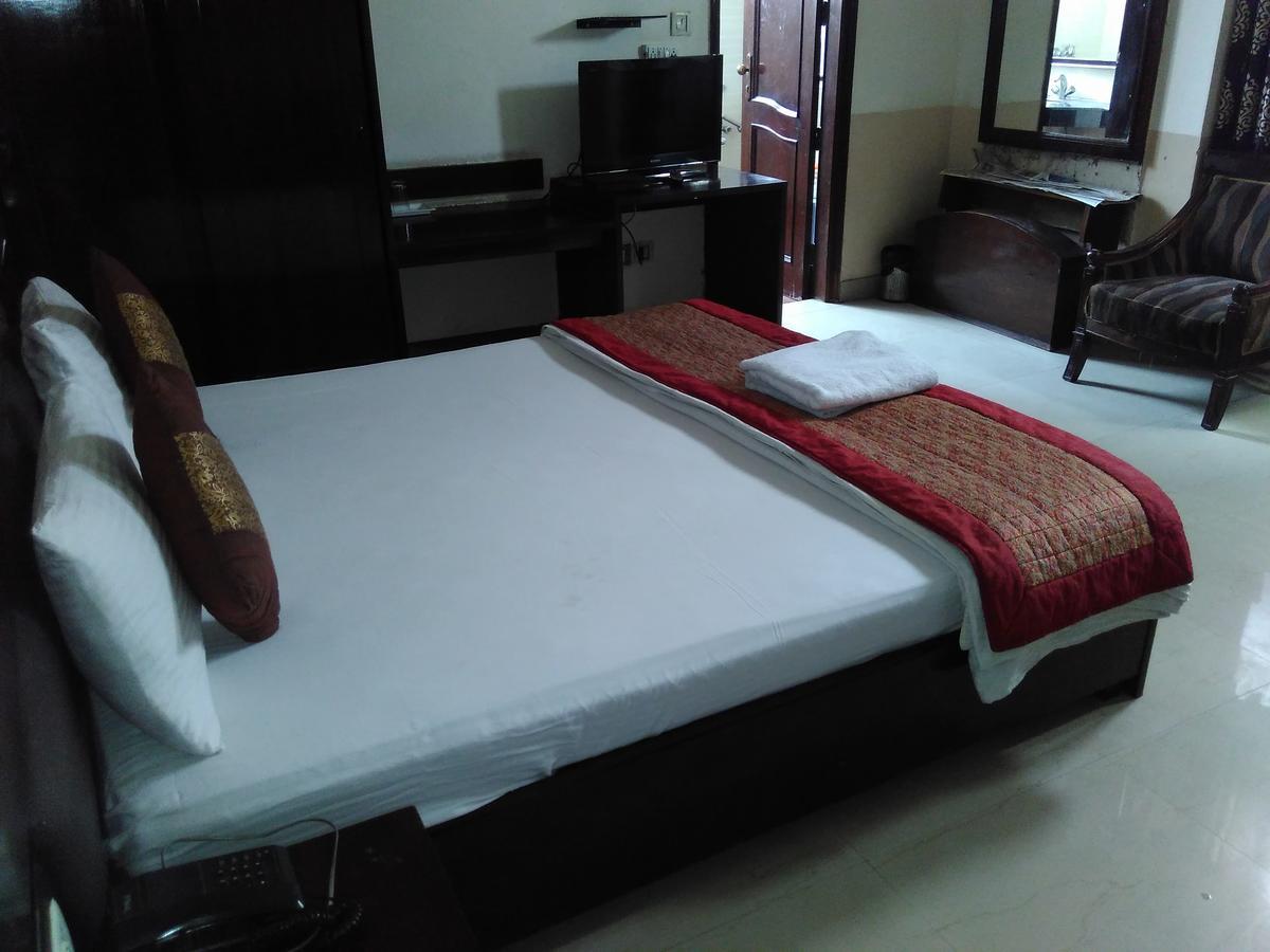 A New Delhi Hotel Orchid Garden Bagian luar foto