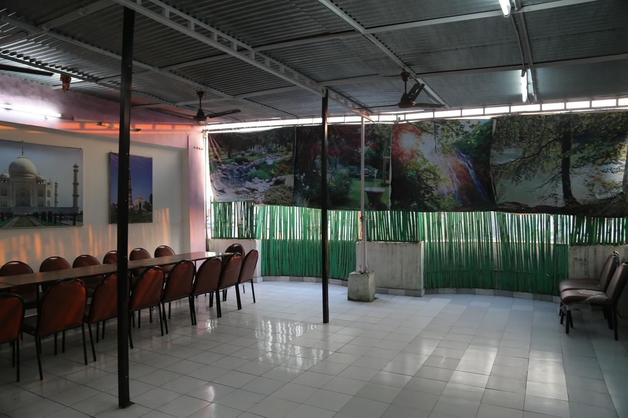 A New Delhi Hotel Orchid Garden Bagian luar foto