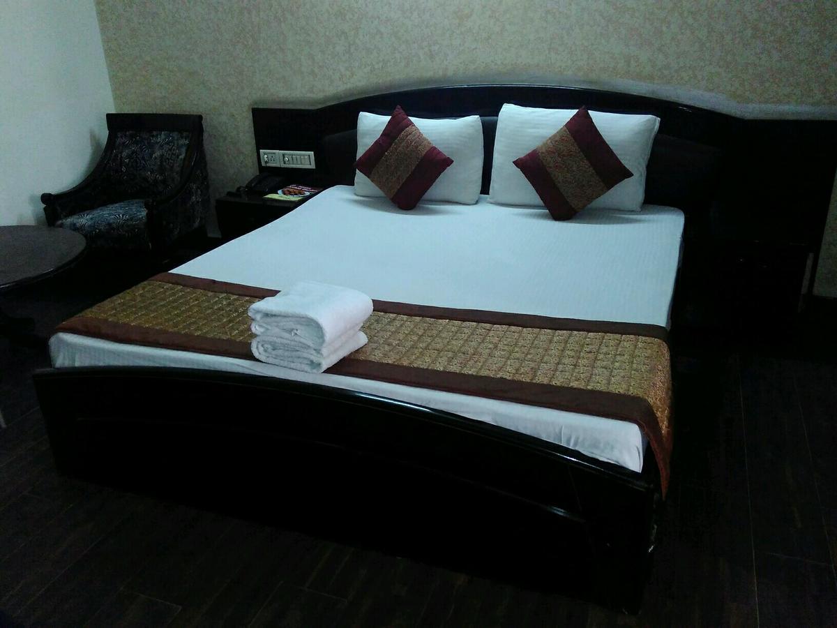 A New Delhi Hotel Orchid Garden Bagian luar foto