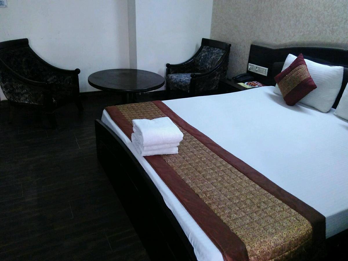 A New Delhi Hotel Orchid Garden Bagian luar foto