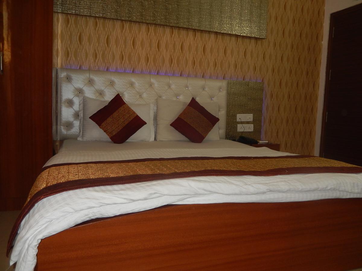 A New Delhi Hotel Orchid Garden Bagian luar foto