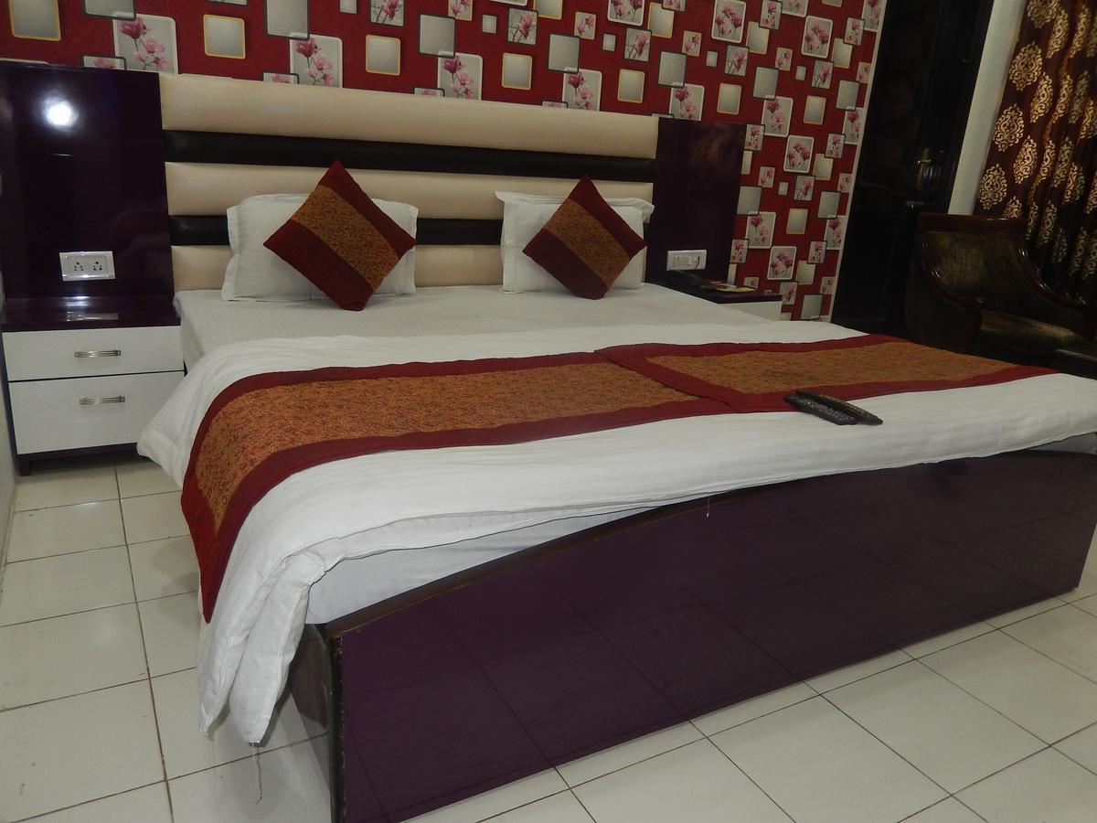 A New Delhi Hotel Orchid Garden Bagian luar foto