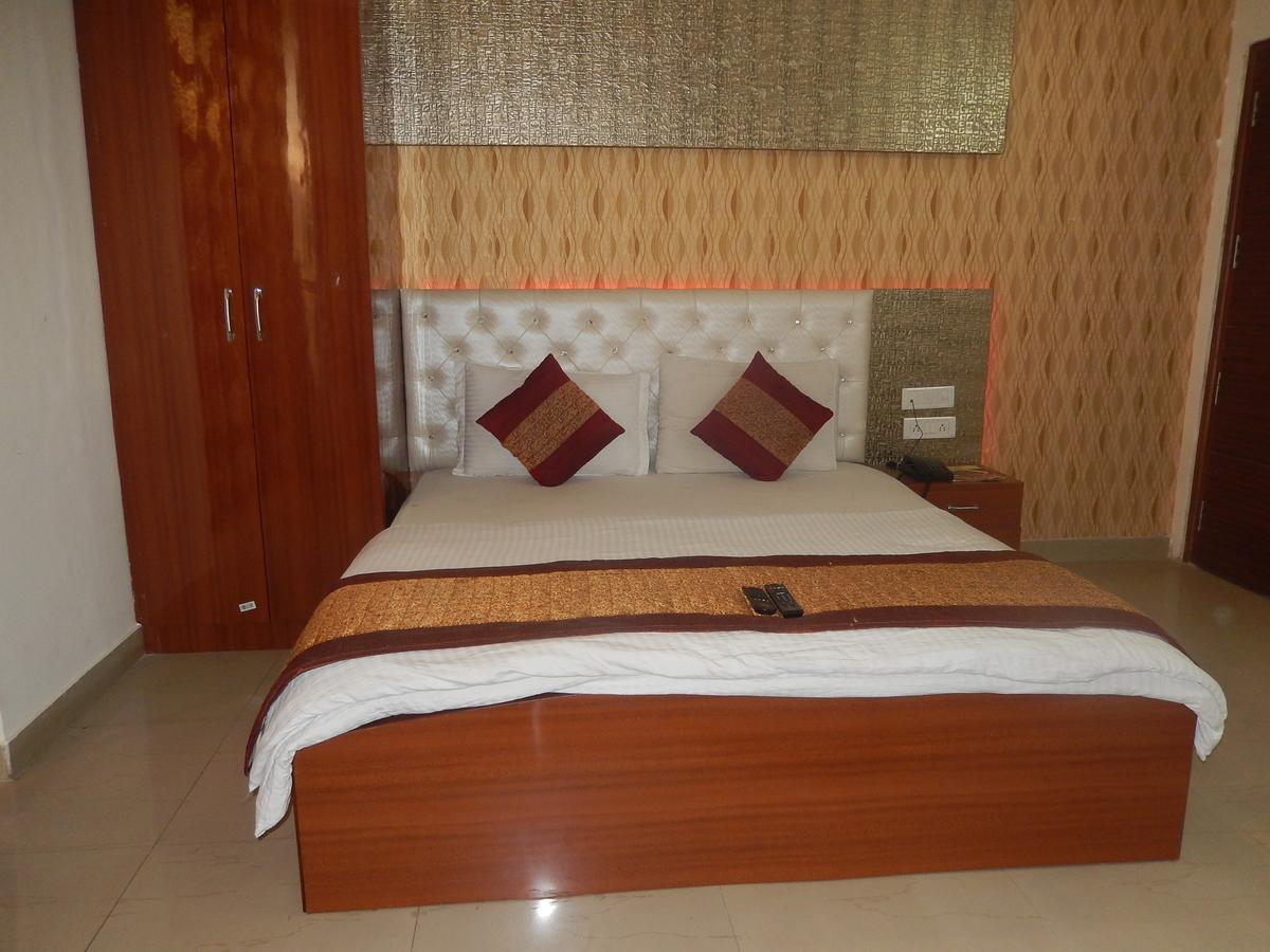 A New Delhi Hotel Orchid Garden Bagian luar foto