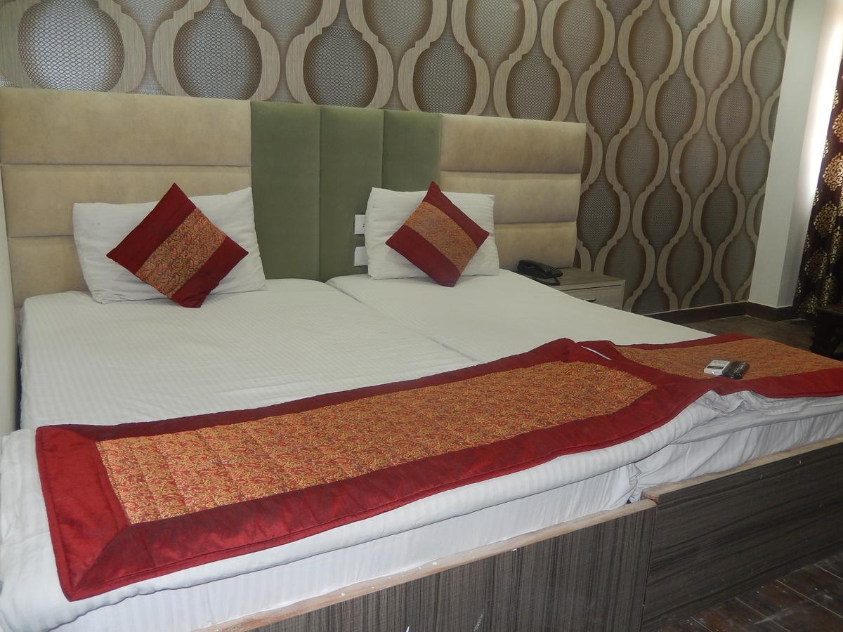 A New Delhi Hotel Orchid Garden Bagian luar foto