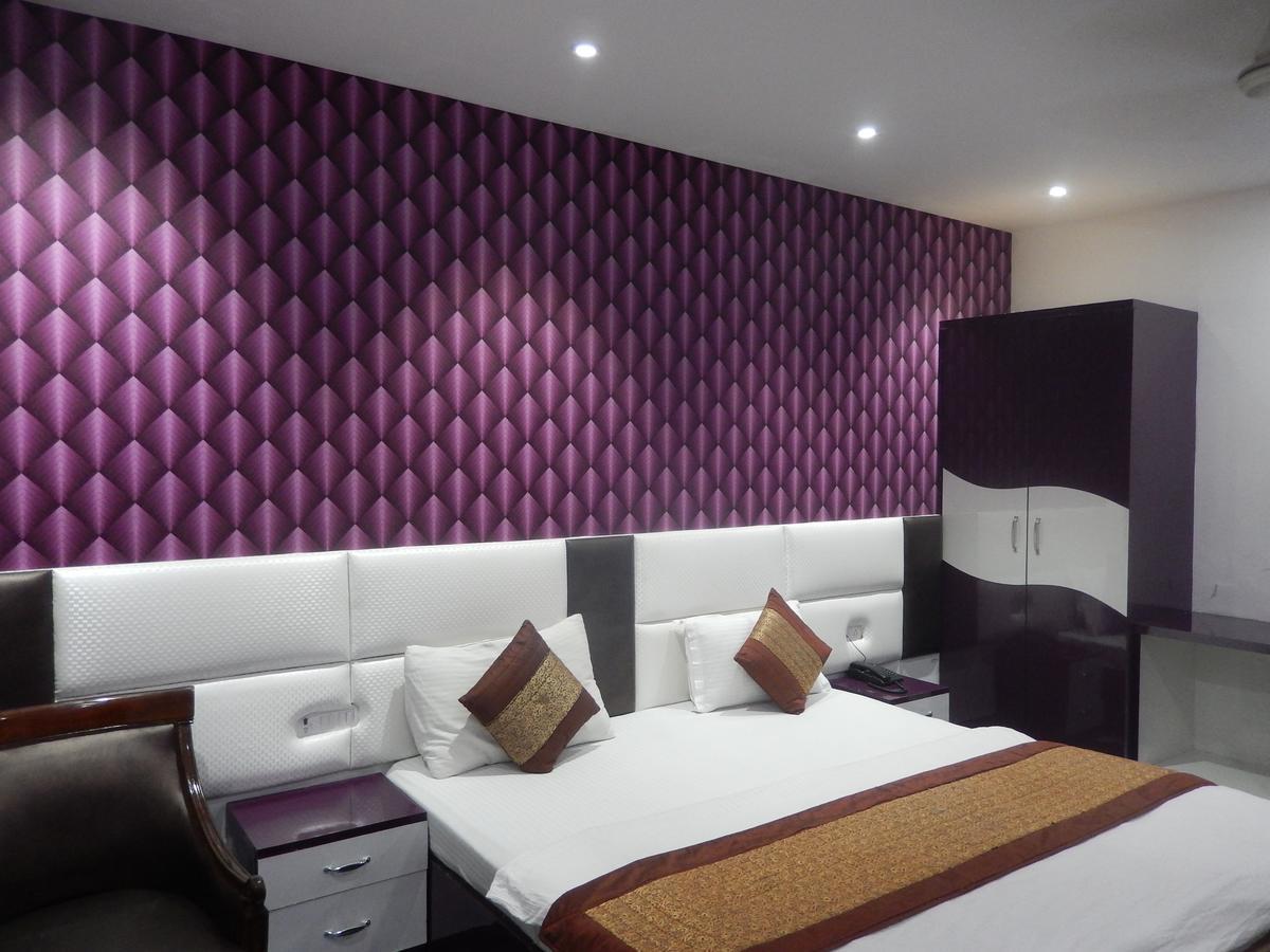 A New Delhi Hotel Orchid Garden Bagian luar foto