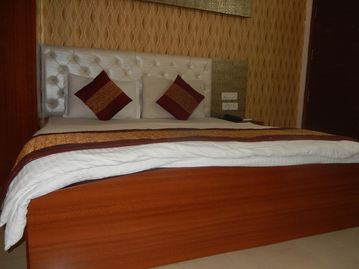 A New Delhi Hotel Orchid Garden Bagian luar foto